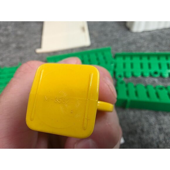 Vintage 1980s My Little Pony Toy Stable Accessories Bed Fence Ribbons Trophies - Picture 12 of 12